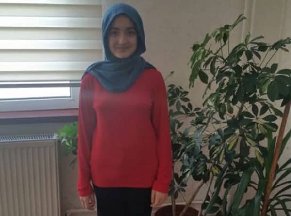 Öğrencimiz Nisa POLAT(9-A Sınıfından)Değer Ödülleri Resim Dalında Ankara 1.si Olmuştur.