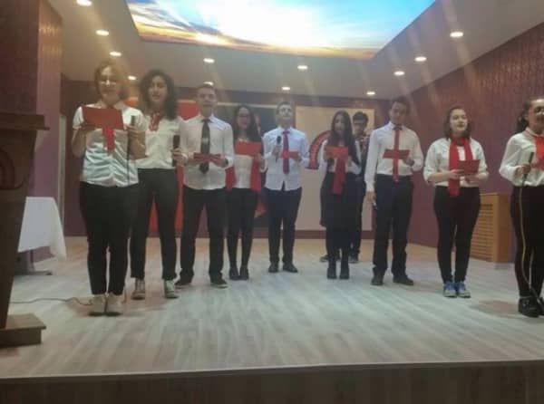 Ankara Atatürk Anadolu Lisesi 23 Nisan Egemenlik ve Çocuk Bayramı okul edebiyat ve müzik öğretmenlerimizin öğrencilerimizle birlikte hazırlamış oldukları program eşliğinde coşkuyla kutlanmıştır.