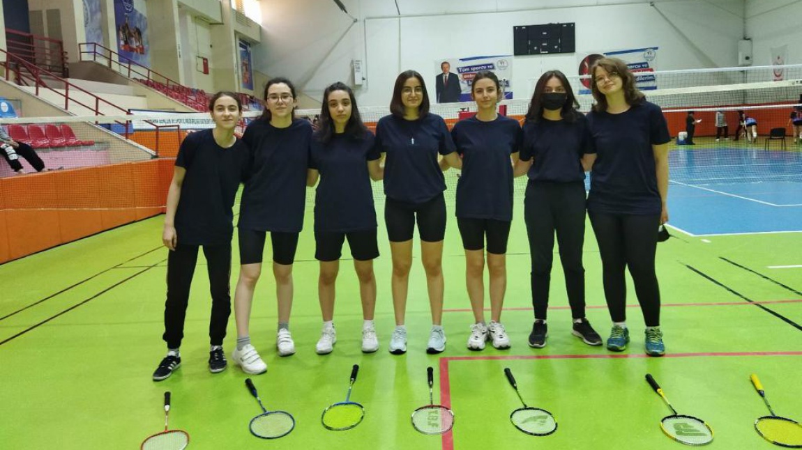 Okulumuz Badminton Kız Takımı Badminton İlçe Şampiyonluğu.