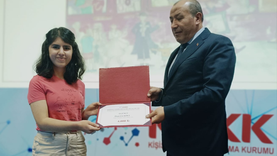 “III. Dijital Dünyada Kişisel Verilerin Korunması” Karikatür Yarışmasında Okulumuz Öğrencisi Türkiye 3.sü Olmuştur. 
